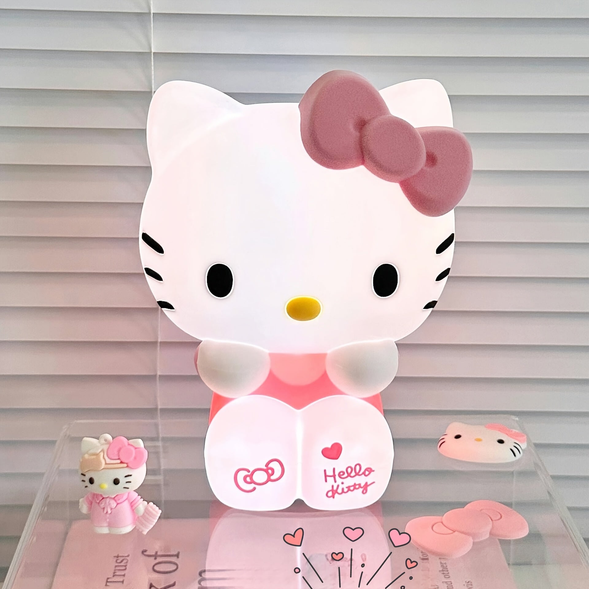 Sanrio Hellokitty Pink USB Night Light Cute Style Silicone Soft Touch Touch Turns On 2-level Adjustable 3-Color Light Remote Control Built-in 1200mAh Battery Supports USB Charging For Decoration Bedroom Sleeping Daily Or Birthday Gifts