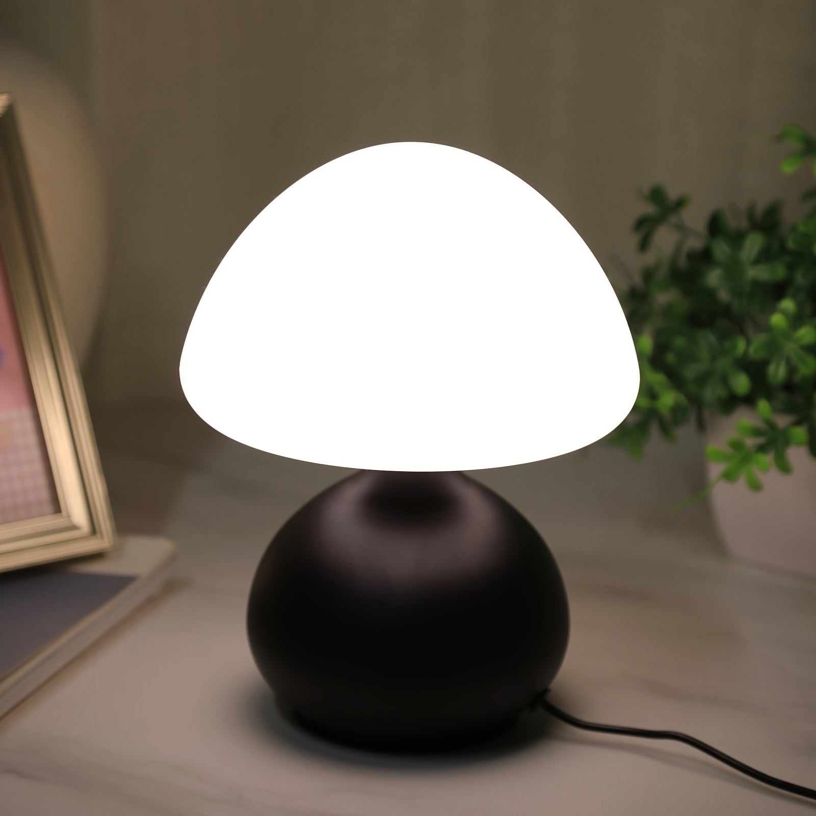 1pc Simple Creative Retro Ball Base Mushroom Table Lamp, USB Plug, Three-Color Switchable Stepless Dimming, Desktop Decorative Light, Night Light, Gift Lamp, Suitable for Bedroom, Study Room, Dormitory, Living Room, Multiple Occasions, Computer Bed Lamp D